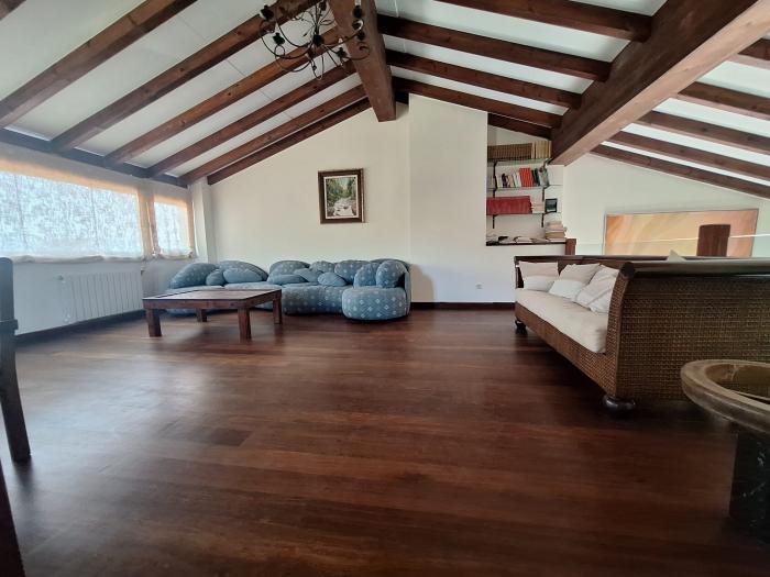 Se vende casa con amplia parcela en Corrubedo