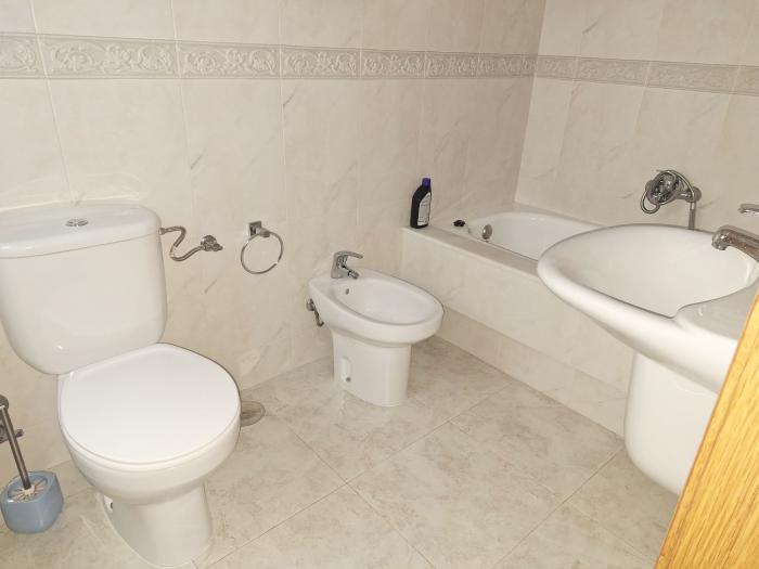 Se alquila piso en Ribeira – 450€