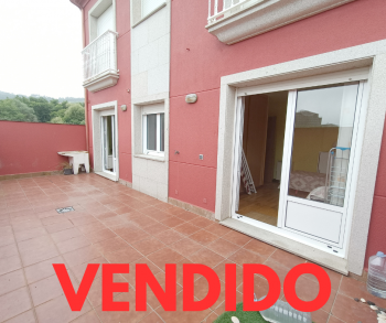 Se vende apartamento con patio cerca de la playa de Coroso