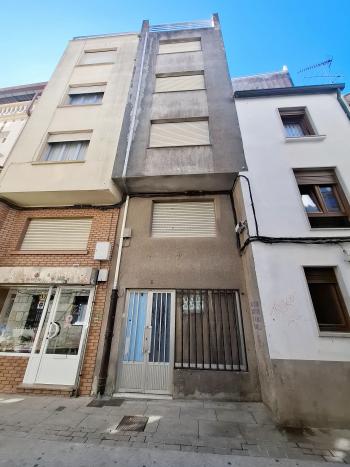 Se vende casa para restaurar en la calle Manzanares