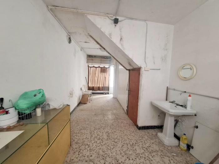 Se vende casa para restaurar en la calle Manzanares