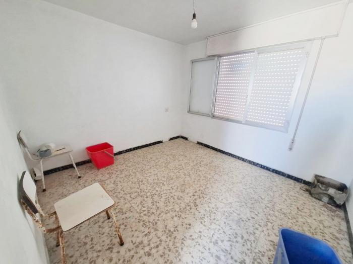 Se vende casa para restaurar en la calle Manzanares