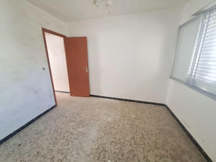 Se vende casa para restaurar en la calle Manzanares