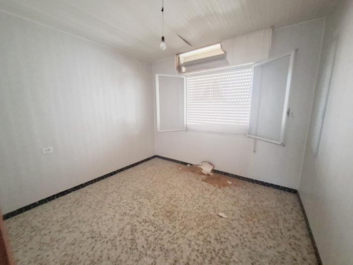 Se vende casa para restaurar en la calle Manzanares