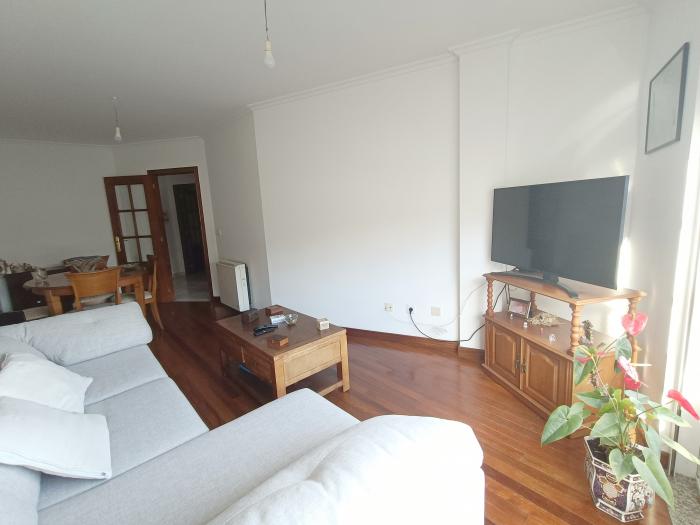 Se vende piso en muy buen estado en Abesadas