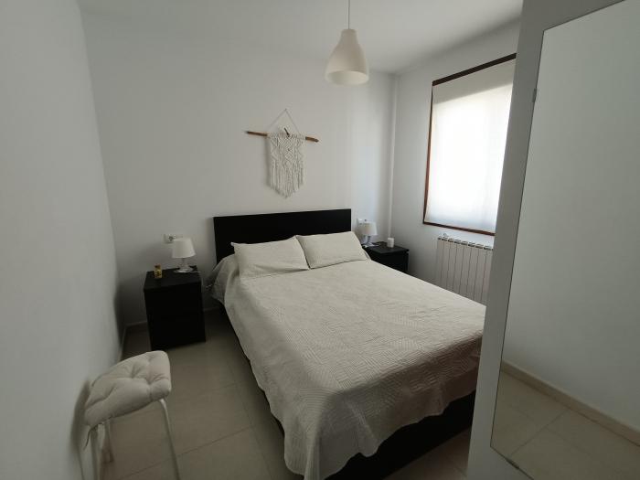 Se alquila ático en Aguiño. Precio: 380€