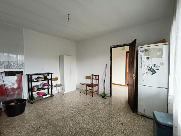 SE VENDE CASA  CON TERRENO EN OLEIROS