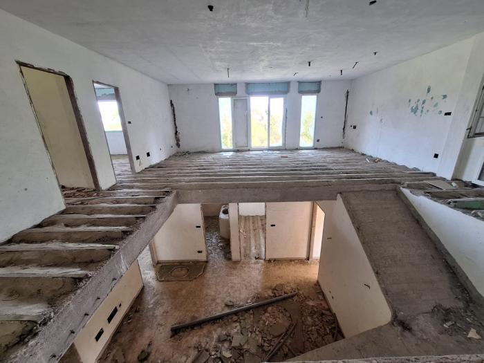 Se vende casa para terminar en Ribeira