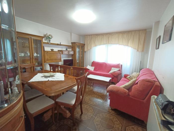 Se vende piso de 4 habitaciones en pleno centro de Ribeira