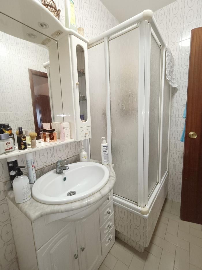 Se vende piso de 4 habitaciones en pleno centro de Ribeira
