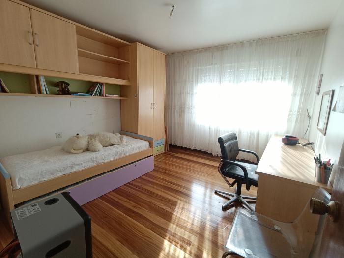 Se vende piso de 4 habitaciones en pleno centro de Ribeira